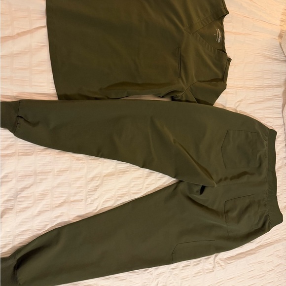 Mandala Olive Green Scrub Set - Picture 4 of 4